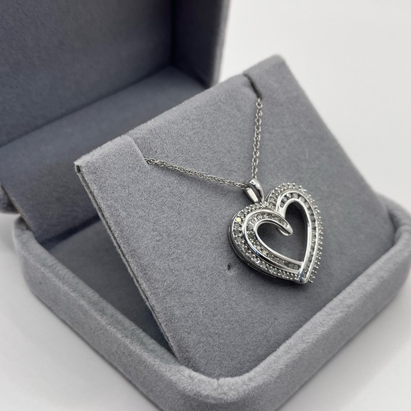 0.50 CT Natural Diamond Large Heart Sterling Silver Necklace - Picture 7 of 8